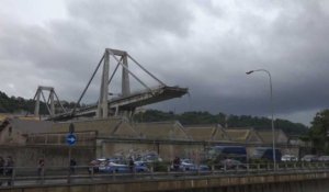 Italie: les secours sur les lieux de l'effondrement du viaduc