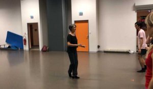 Sablé. Marie-Geneviève Massé conseille les élèves de l'académie de danse 