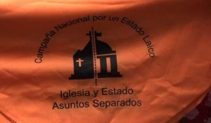 Des Argentins tournent le dos à l'église catholique