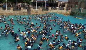 Vague de chaleur en Corée du Sud, un parc aquatique bondé
