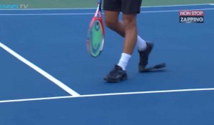 Tennis : un joueur obligé d'arrêter son match pour... une chaussure (Vidéo)