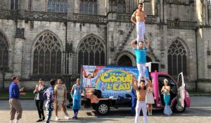 Place Saint-Corentin. Le cirque de l'eau en démonstration