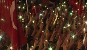 La Turquie commémore le putsch raté, Erdogan reste ferme