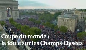 Les Champs-Elysées noirs de monde après la victoire des Bleus face à la Croatie