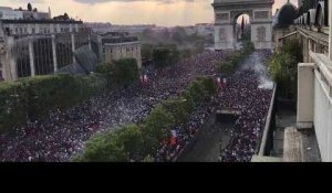Les images des Champs-Elysées après la victoire des Bleus en Coupe du monde