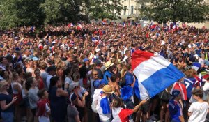 La Fan zone de Vannes chante la Marseillaise