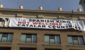 Barcelone rend hommage aux victimes sans dépasser les divisions