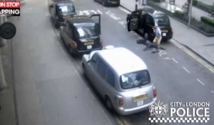 Londres : Un chauffeur de taxi abandonne un client inanimé sur la route (vidéo) 