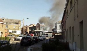 Un magasin en feu, rue des Carrières, à Couillet, ce 7 août 2018 (2)