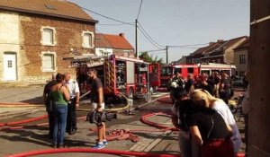 Un magasin en feu, rue des Carrières, à Couillet, ce 7 août 2018 (3)