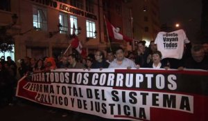Corruption: des milliers de Péruviens manifestent à Lima