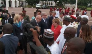 Abuja: Angela Merkel est reçue par le président nigérian
