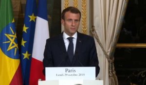 Macron salue la décision "digne" de Merkel sur son avenir