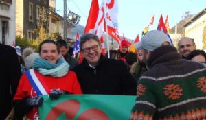 Gilets jaunes: Mélenchon appelle Macron à changer de trajectoire