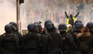 "Gilets jaunes" : des Violences sur les Champs Elysées