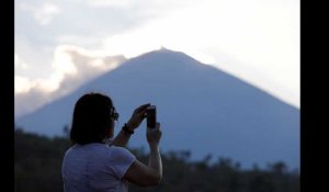Volcan Agung à Bali. La fumée s'épaissit, désormais 144 000 évacués