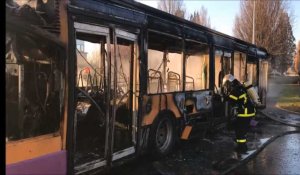 Un bus prend feu à Hénin-Beaumont, le chauffeur témoigne