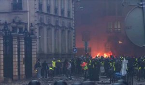 "Gilets jaunes": violences autour des Champs-Elysées