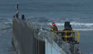 Migrants: à Tijuana, les Américains renforcent leur frontière