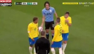 Gros accrochage entre Neymar et Cavani lors de Brésil-Uruguay (vidéo)