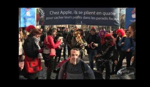 Attac est venue "fêter" l'inauguration du Apple Store sur les Champs-Élysées