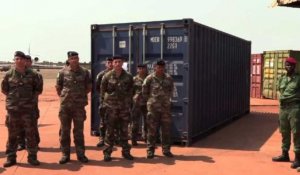 Centrafrique: la France remet 1.400 fusils d'assaut à l'armée