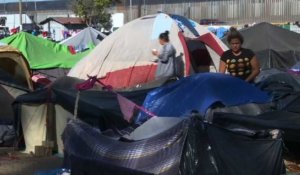 Mexique: des migrants honduriens de retour au camp de Tijuana