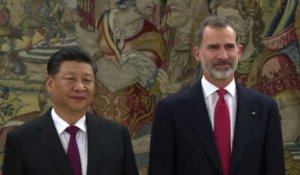 Xi Jinping accueilli par le roi Felipe VI à Madrid