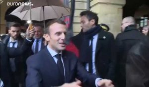 Dans l'Est, Macron rend hommage et récolte la colère