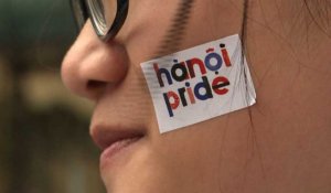 Des milliers de participants à la Gay Pride de Hanoï