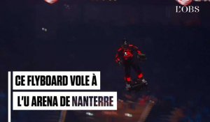 L'impressionnant envol de Franky Zapata sur son flyboard dans l'enceinte de l'U Arena de Nanterre