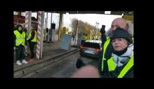 Les Gilets jaunes au péage d'Aix-Noulette (A26)