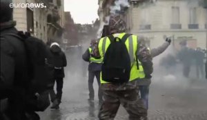 "Gilets jaunes" : journée sous tension en France