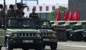 Hong Kong: le président chinois Xi Jinping inspecte les troupes