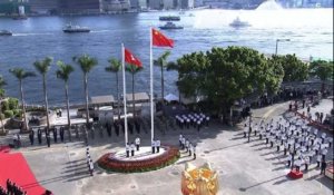 Hong Kong: drapeaux hissés pour le 20e anniversaire