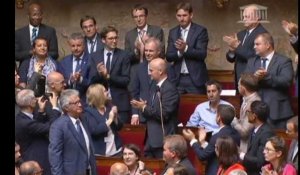 Jean-Luc Mélenchon et François Ruffin refusent de se lever pour applaudir le président de l'Assemblée nationale (Vidéo)