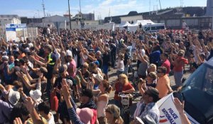 La foule salue le retour au pays du Queen Mary 2