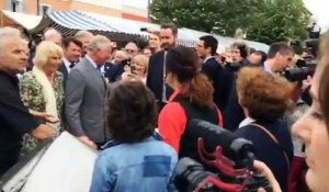 Le prince Charles et Camilla prennent un bain de foule dans le Vieux-Nice