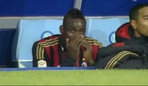 Balotelli en larmes sur le banc du Milan AC