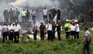 Cuba: Les pompiers à l'oeuvre sur le site du crash