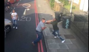 Londres : une grosse bagarre éclate entre deux conducteurs (vidéo)