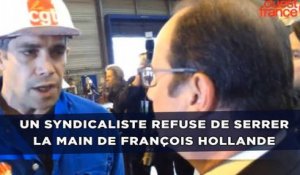 Un syndicaliste refuse de serrer la main de François Hollande