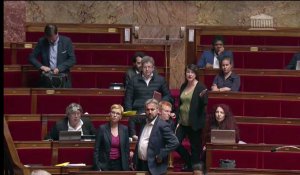 François de Rugy et les députés de la France insoumise se disputent sur les selfies à l'Assemblée
