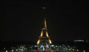 Paris : la Tour Eiffel éteinte pour les victimes en Somalie
