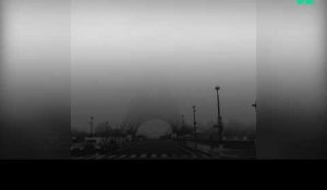 Le brouillard a fait "disparaître" les monuments de Paris