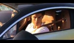 Cristiano Ronaldo présente sa nouvelle voiture Bugatti Chiron (Vidéo)