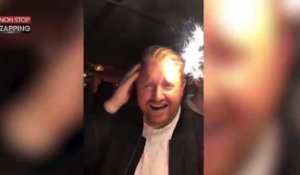 Les cheveux d'un homme prennent feu après une mauvaise blague (Vidéo)