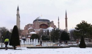Turquie: Istanbul se réveille sous la neige
