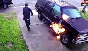 Un passant met le feu à une voiture en plein jour (vidéo)