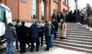 Russie: premiers enterrements après l'incendie meurtrier
